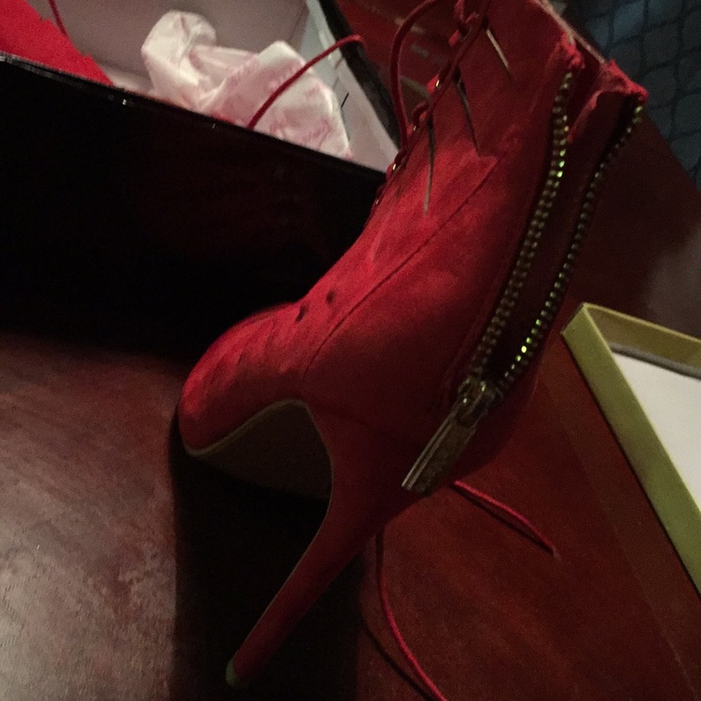 Red heels - Picture 2 of 3